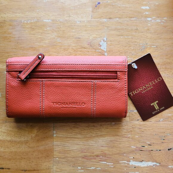 🎈 Tignanello Leather Coral Pink Orangy Wallet Clutch NEW Lots of sections - Picture 6 of 13